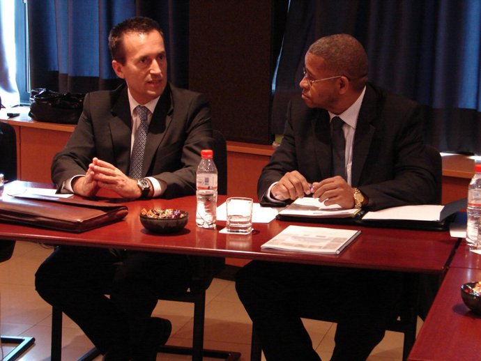 El Consejero De Presidencia Canario, José Miguel Ruano, Y El Ministro De Adminis