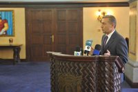 Rivero (CC) dice que la obligación del Gobierno es tratar a todas las comunidades "sin ningún tipo de arbitrariedad"