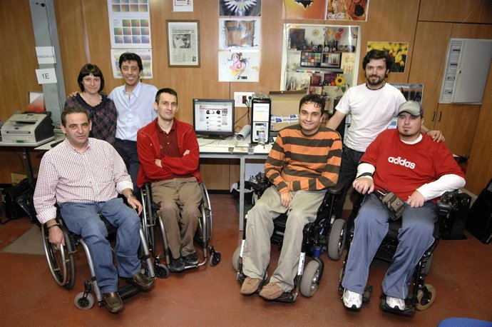 personas en sillas de ruedas