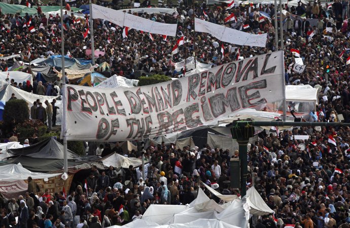 Egipcios concentrados contra mubarak en El Cairo