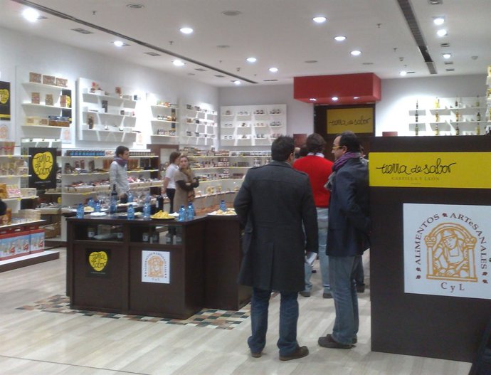 Tienda de la Asociación de Artesanos Alimentarios con el marchamo Tierra de Sabo