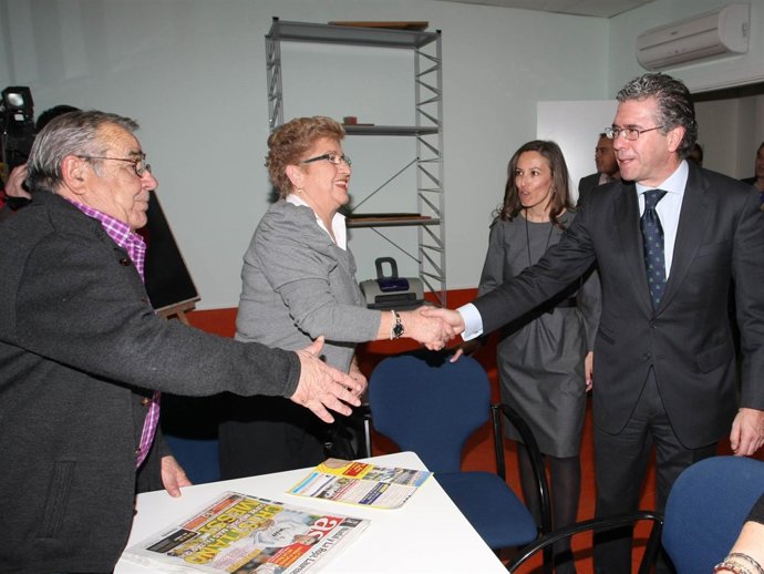 Granados inaugura un centro de mayores