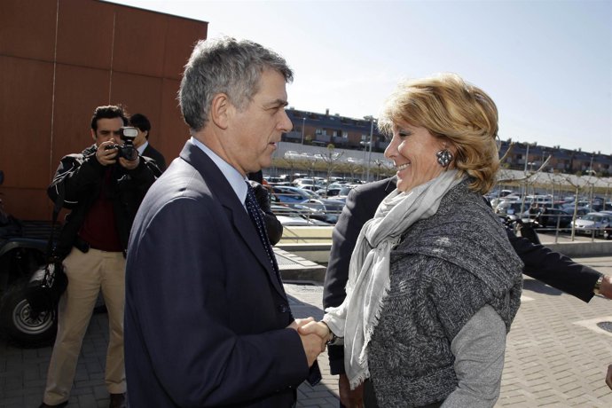 Fotografías De La Presidenta De La Comunidad De Madrid, Esperanza Aguirre, Duran