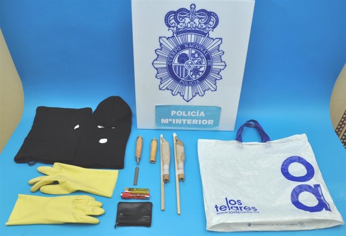 Material intervenido en Ourense empleado en atracos.