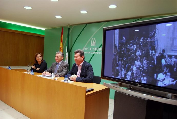 El consejero de Cultura, Paulino Plata; la delegada del Gobierno andaluz en Mála