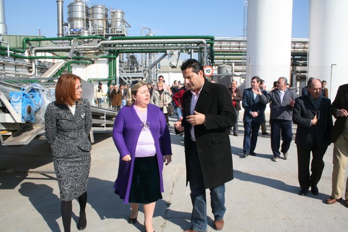 Visita de la consejera de Agricultura y Pesca, Clara Aguilera, a la coopeartiva 