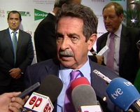 Revilla planteará mañana a Aguilar una solución para los afectados por la Ley de Costas y las concesiones de El Puntal