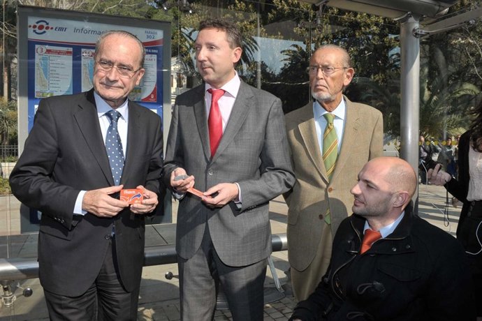 Presentación de un sistema pionero para ciegos en los autobuses de la EMT de Mál