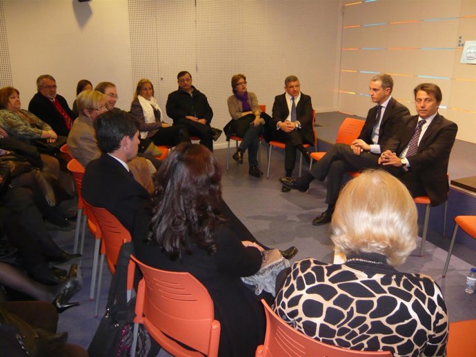 Costa y Cervera con miembros de las comisiones de Sanidad del PP