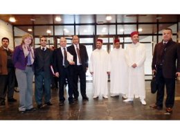 Velasco y Chegdalli junto con otros asistentes al encuentro