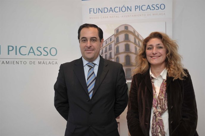 El delegado local de Cultura, Miguel Briones y la directora de la Fundación Casa