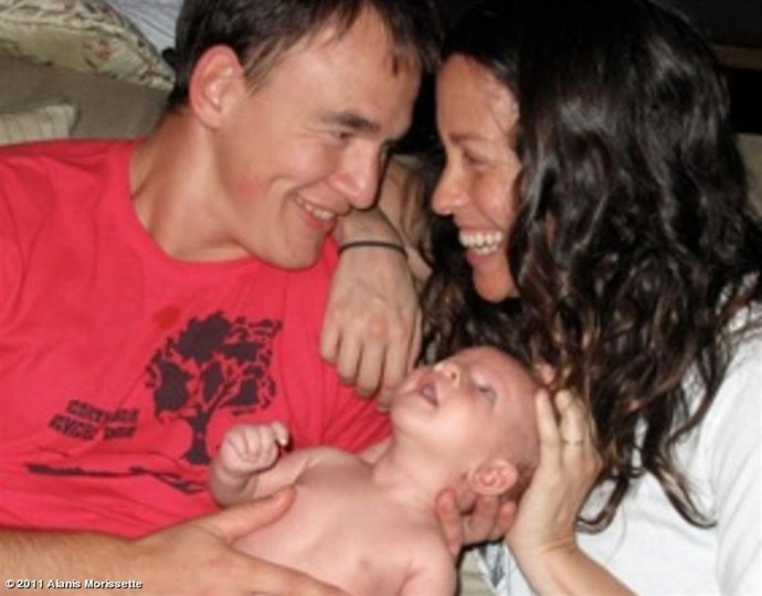 Alanis Morisette y su bebé