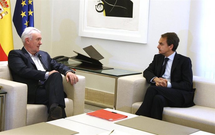 Zapatero con Cayo Lara en la Moncloa 