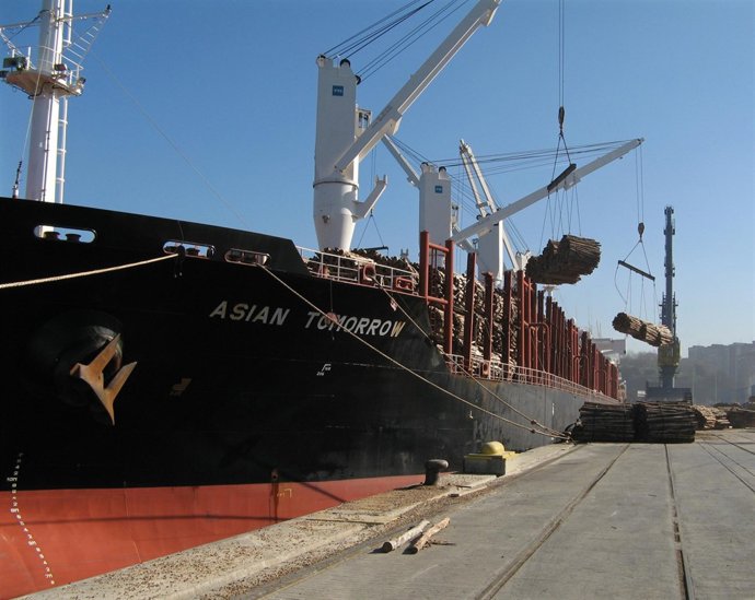 Descarga de mercancías en Pasajes. 