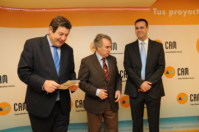 ÁNgel Martínez, en el centro, celebra el décimo aniversario de Cemacam