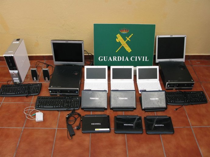 Material incautado por la Guardia Civil
