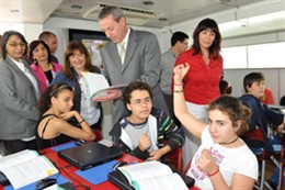 Los consejeros de Educación y para la Igualdad en el Bus de la Corresponsabilida