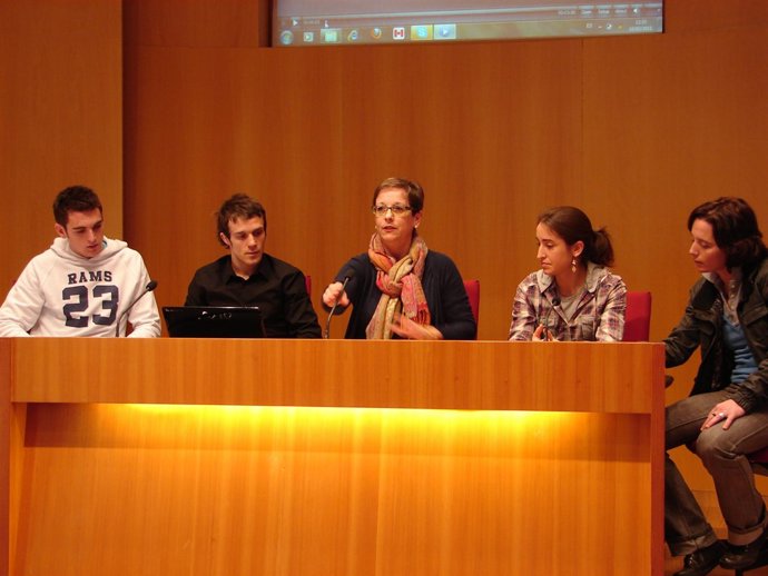 Concejal bilbaína de euskera arropada por Koikili, Gómez, Aitziber e Iraia