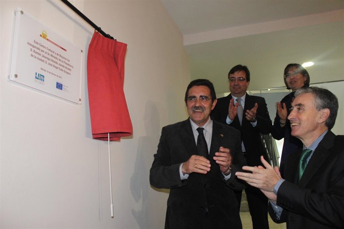Inauguración del Centro Cultural y de Mayores de Nueva Ciudad en Mérida