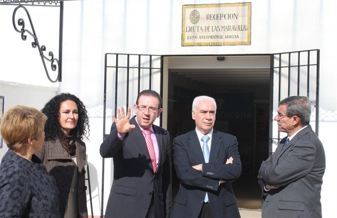 FOTOGRAFÍAS. VISITA CONSEJERO DE TURISMO, COMERCIO Y DEPORTE A ARACENA Y CAÑAVER