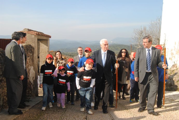 Luciano Alonso inaugura la GR 48, sendero de largo recorrido de Sierra Morena.
