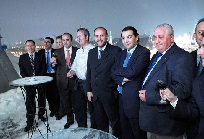 El consejero en la feria de Moscú