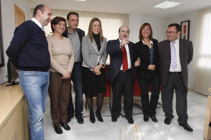 Zarrías, junto a otros miembros del PSOE