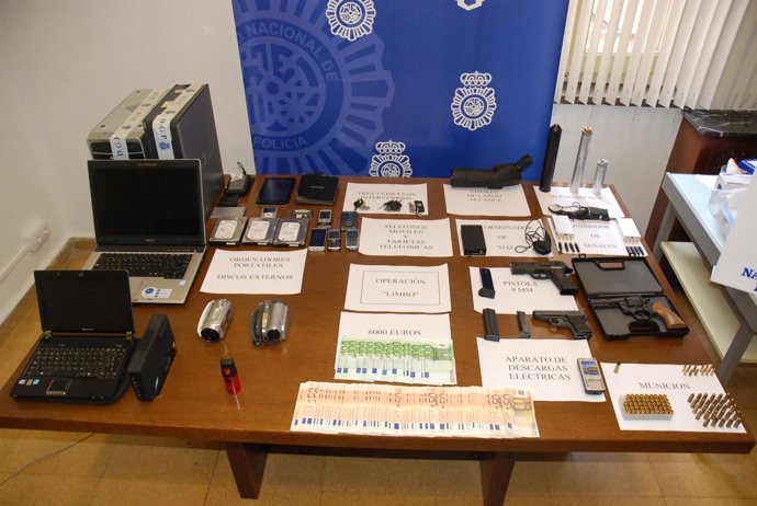 Objetos intervenidos a los dos secuestradores.