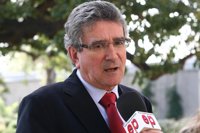 Pizarro ve "una buena noticia" que el Gobierno autorice a la Junta de Andalucía a ampliar su nivel de deuda