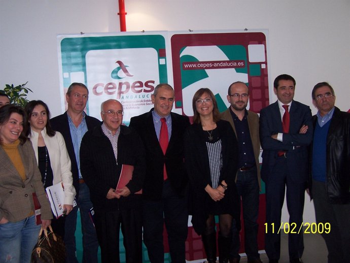 La candidata del PSOE  a la Alcaldía de Málaga, María Gámez, se reúne con Cepes 