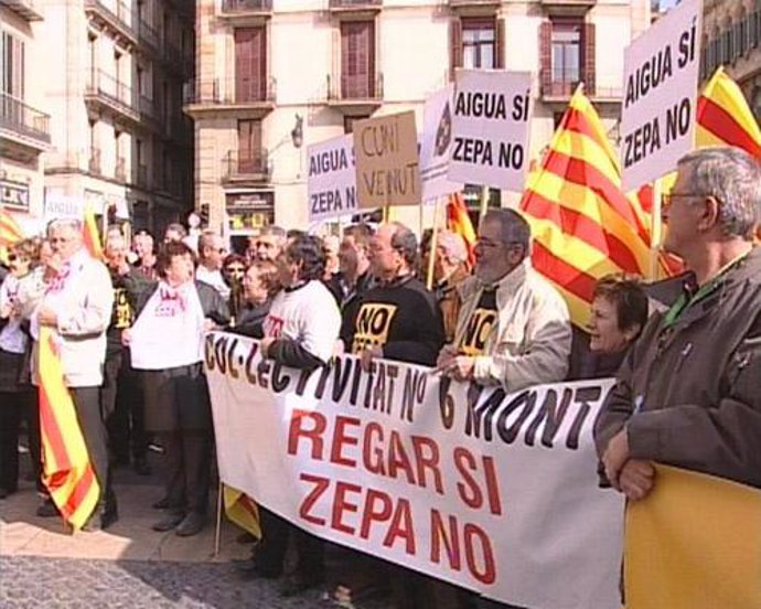 Manifestación en Barcelona contra la ampliación de zonas protegidas en el Segarr