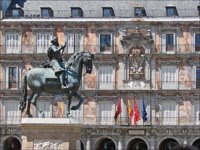 Vecinos de la Plaza Mayor denuncian que soportan cada día los "ruidos insoportables" de los músicos callejeros