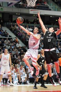 Caja Laboral sufre para seguir con vida