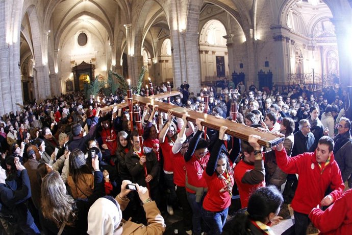 Llegada de la Cruz de la JMJ a la Catedral de Valencia.