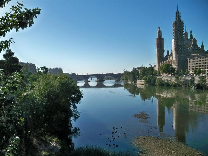 El Ebro, a su paso por Zaragoza