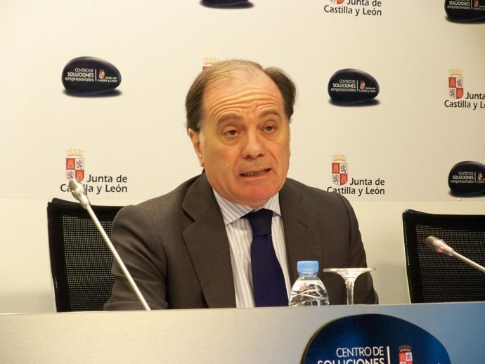 Tomás Villanueva comparece ante los medios