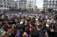 Detenidas "decenas de personas" en las manifestaciones de Argel