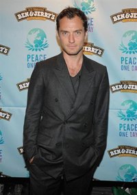Jude Law, devastado tras su ruptura con Sienna Miller