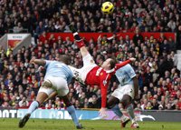Rooney decide de chilena el derbi ante el City