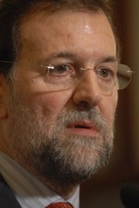 Rajoy "copiará" el catálogo gallego de fármacos y permitirá privatizar televisiones autonómicas si llega a presidente