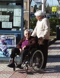 La Comunidad de Madrid defiende su gestión y señala que en Castilla-La Mancha hay 54.830 dependientes sin atender