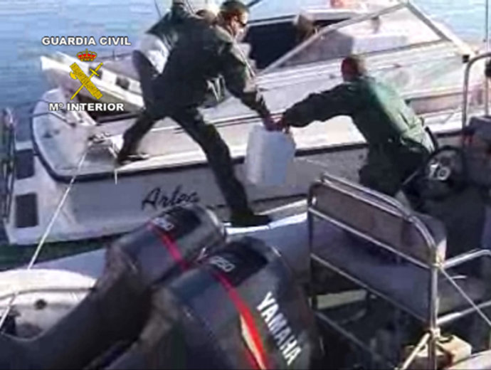 Imagen de la operación contra el narcotráfico en Adra (Almería)