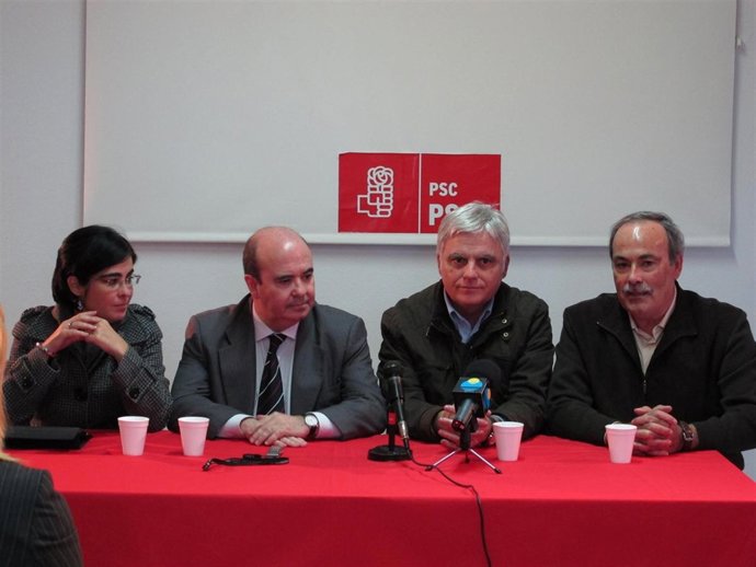 José Miguel Pérez y Gaspar Zarrías (los dos en el centro)