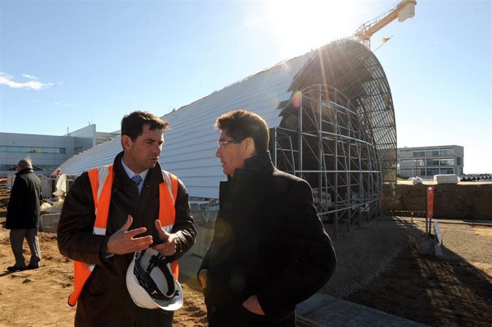 El consejero Aliaga ha visitado este lunes las obras del planetario en Walqa