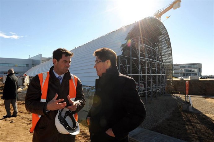 El consejero Aliaga ha visitado este lunes las obras del planetario en Walqa