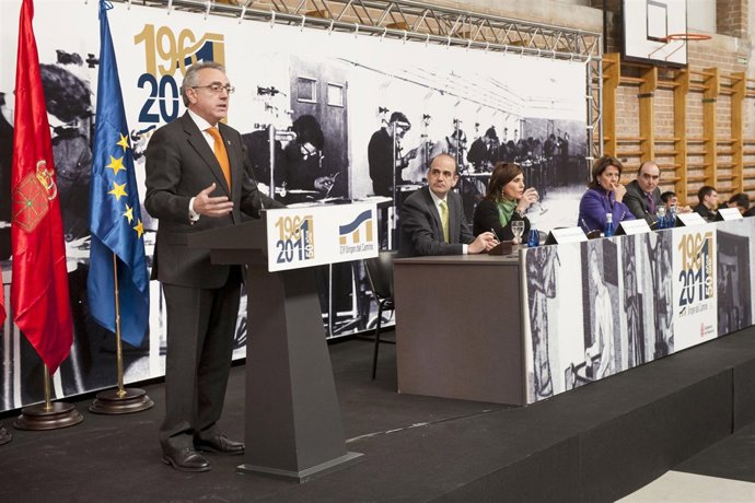 El presidente Sanz interviene en el acto del 50 aniversario del centro. 