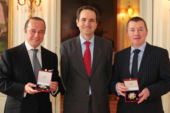 Vázquez y Walsh reciben la Orden de Isabel La Católica