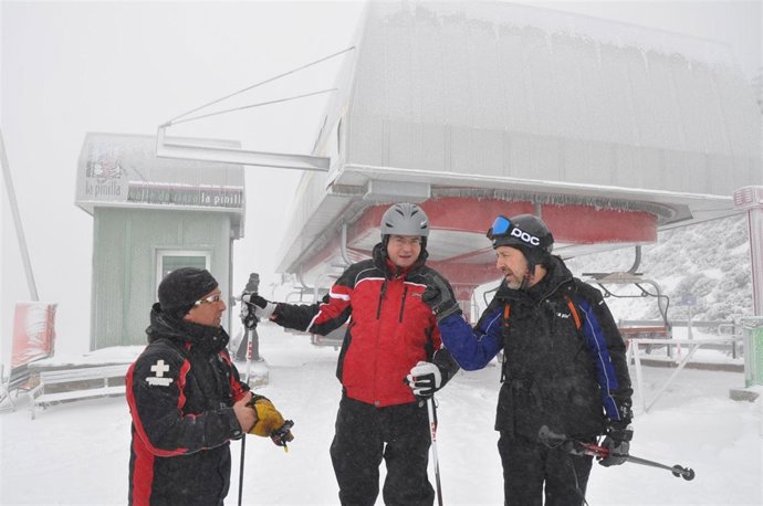 Óscar López durante la apertura del curso político en la estación de esquí de La