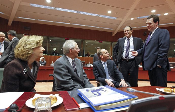 vicepresidenta económica del Gobierno, Elena Salgado, con sus colegas del Ecofin