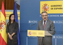 El ministro de Fomento y secretaria de Estado de Vivienda 